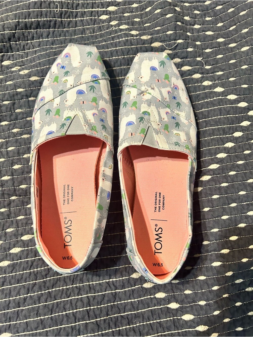 TOMS Women’s Gray Llama Print Slip-On Flats